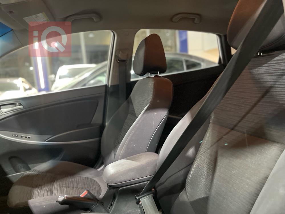 هیوندای ئەکسنت هاچباک